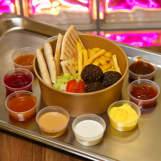 Донер BOX з фалафелем і хумусом