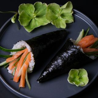 Гункан "Темаки сяке" (2 шт.)