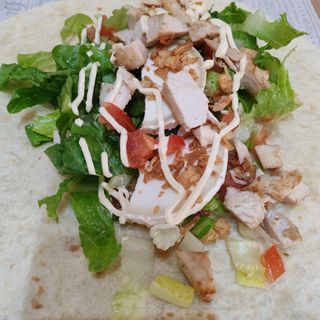 WRAP POLLO CON CABRA