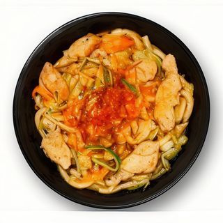 Wok udon con pollo, leche de coco y curry