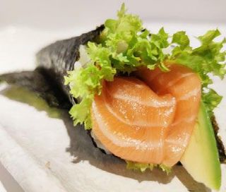 Temaki salmone e avocado
