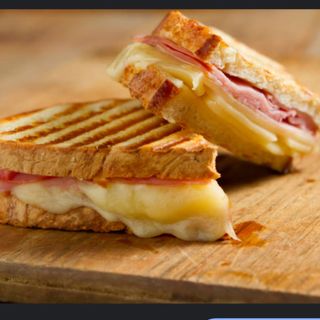 Sandwich jamon york y queso