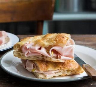 Schiacciata con la mortadella IGP