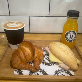 Pack desayuno con croissant