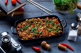 Вок с говядиной, овощами и рисом