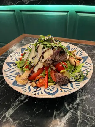 Salata sa biftekom