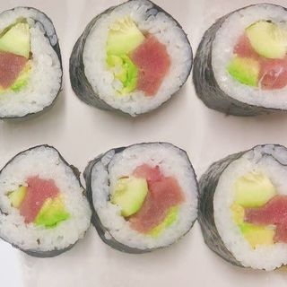 Atún y aguacate (8 uds.)