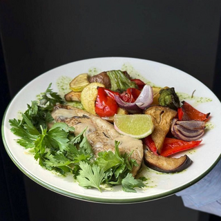 Сібас з овочами гриль та тахіні