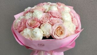 Bukiet Róż i Peonii