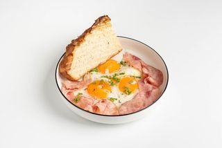 Глазунья из 3 яиц с ветчиной