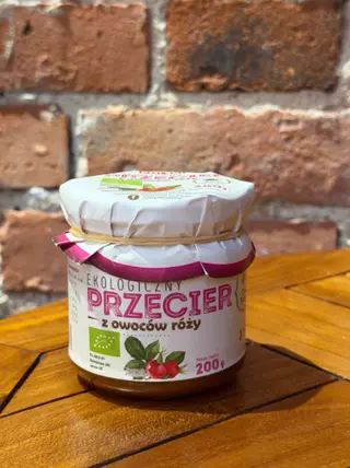 Ekologiczny przecier z owoców róży.