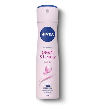 NIVEA 150ML PEARL&BEAUTY SPREJ ZA ŽENE (147353)