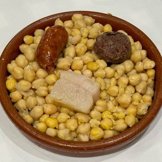 Garbanzos Del Cocido Con Sus Tropezones