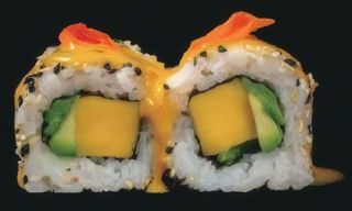 167. Uramaki De Mango Con Aguacate Roll (8 Pzs.)