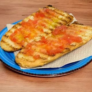 Tostadas de pan con tomate