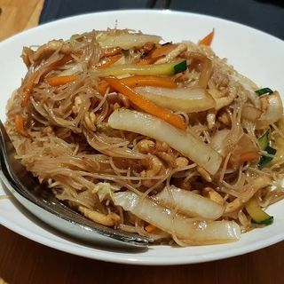 Fideos Finos De Arroz Con Pollo Y Verduras