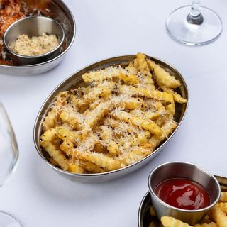 კარტოფილი ფრი პარმეზანით და ტრუფელით