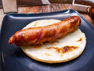 Arepa con chorizo colombiano (1 ud.)