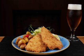 PIEPT DE CURCAN PANKO SI CARTOFI WEDGES