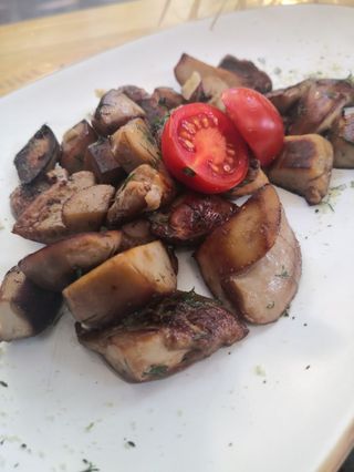 Телешки език с горска манатарка (200г)