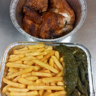 Pollo Asado con Patatas Fritas y Pimientos Verdes