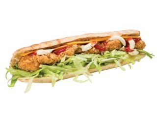 Sandwich cu strips de pui picant