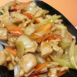 Pollo En Cazuela Caliente