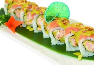 151. Uramaki wakamone roll
