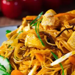 Bún gà xào