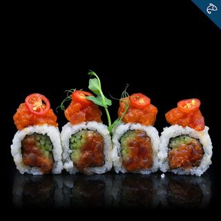 Uramaki spicy tuna roll