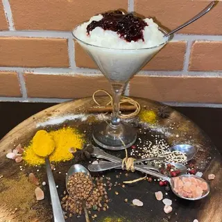 Orez cu lapte și dulceață de vișine