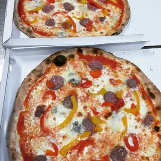 Peperoni e salsiccia rossa