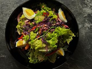 Легкий салат з свинної грудки