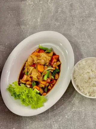 Pad med mamuang