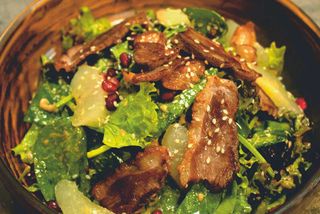 Салата с патешко магре на плоча и унаги дресинг (400г)