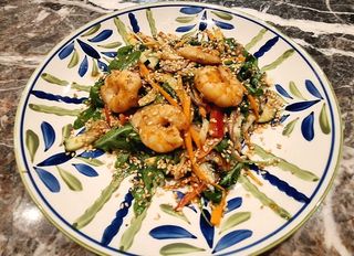 Tajlandska salata sa sosom od ostriga