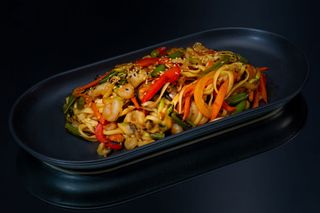 Udon cu fructe de mare