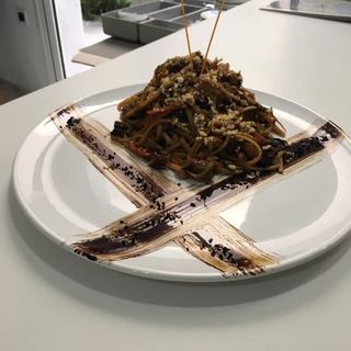 Wok De Poulet Sauté Aux Légumes Et Au Sésame