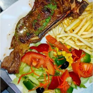 Entrecot Con Patatas Y Tomate