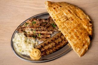 1/2 sudžukica i 1/2 teleće šnicle