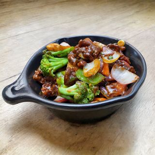Crispy ginger beef with broccoli