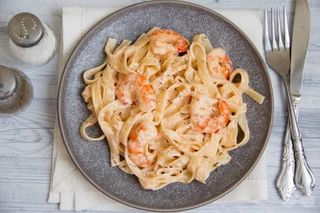 Феттучини с креветками