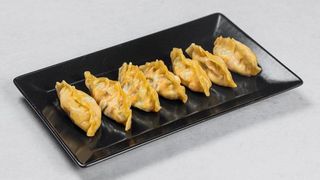 Gyoza sa lososom