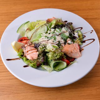 Теплий салат з лососем  (250г)