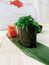 Гункан з вакаме (60г/1шт)