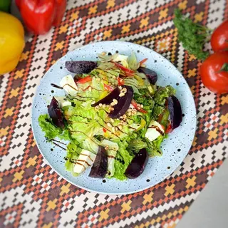 Салат с запеченной свеклой и сыром фета
