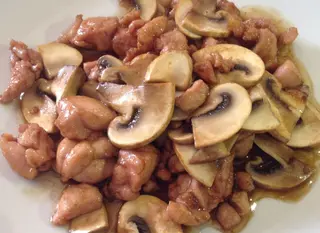 Pollo Con Champiñones