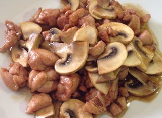 Pollo Con Champiñones