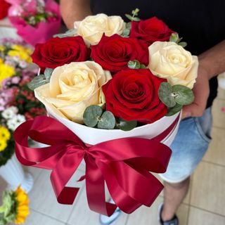 Кутия с 7 бр. Рози #135