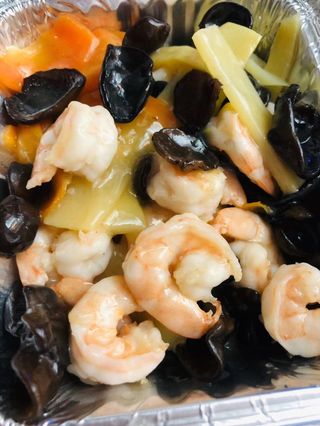 56A.GAMBERI CON FUNGHI NERI E BAMBU